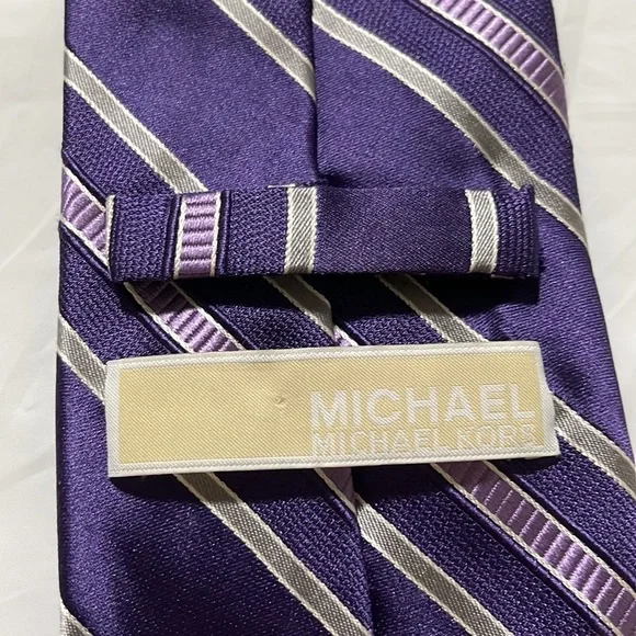 Micheal Kors men’s tie- purple in 2 shades and silver 100% silk like new - Picture 5 of 7